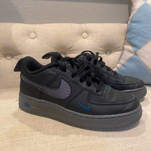Nike Air Force 1 Low
Black Royal Carbon Fiber
